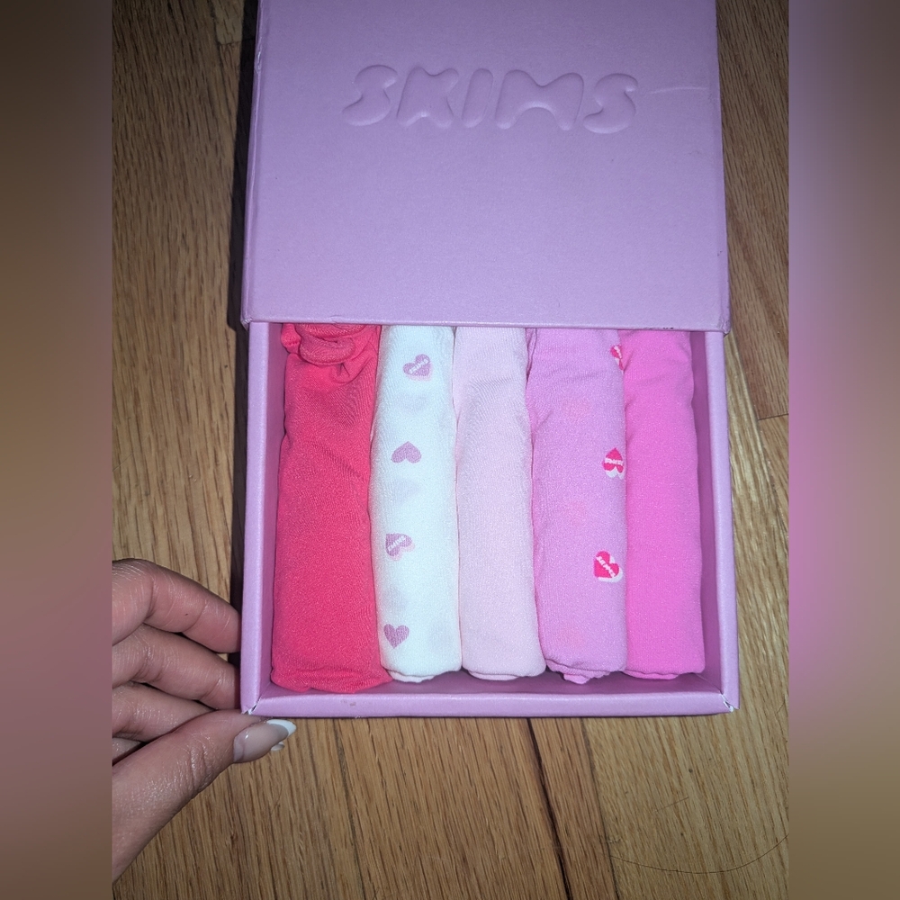 NEW SKIMS FITS EVERYBODY LIMITED EDITION VALENTINES DAY 5-PACK BOYSHORTS - Picture 10 of 10